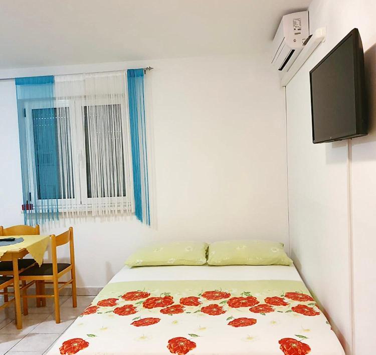 Guesthouse Pejo Porec Exterior photo